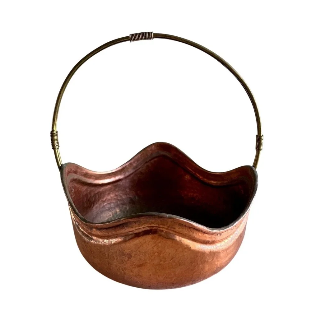 Vintage Hammered Copper Basket Brass Handle Wavy Rim Decorative Centerpiece 10in